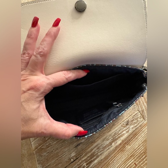 Coach Reversible - Picture 11 of 17